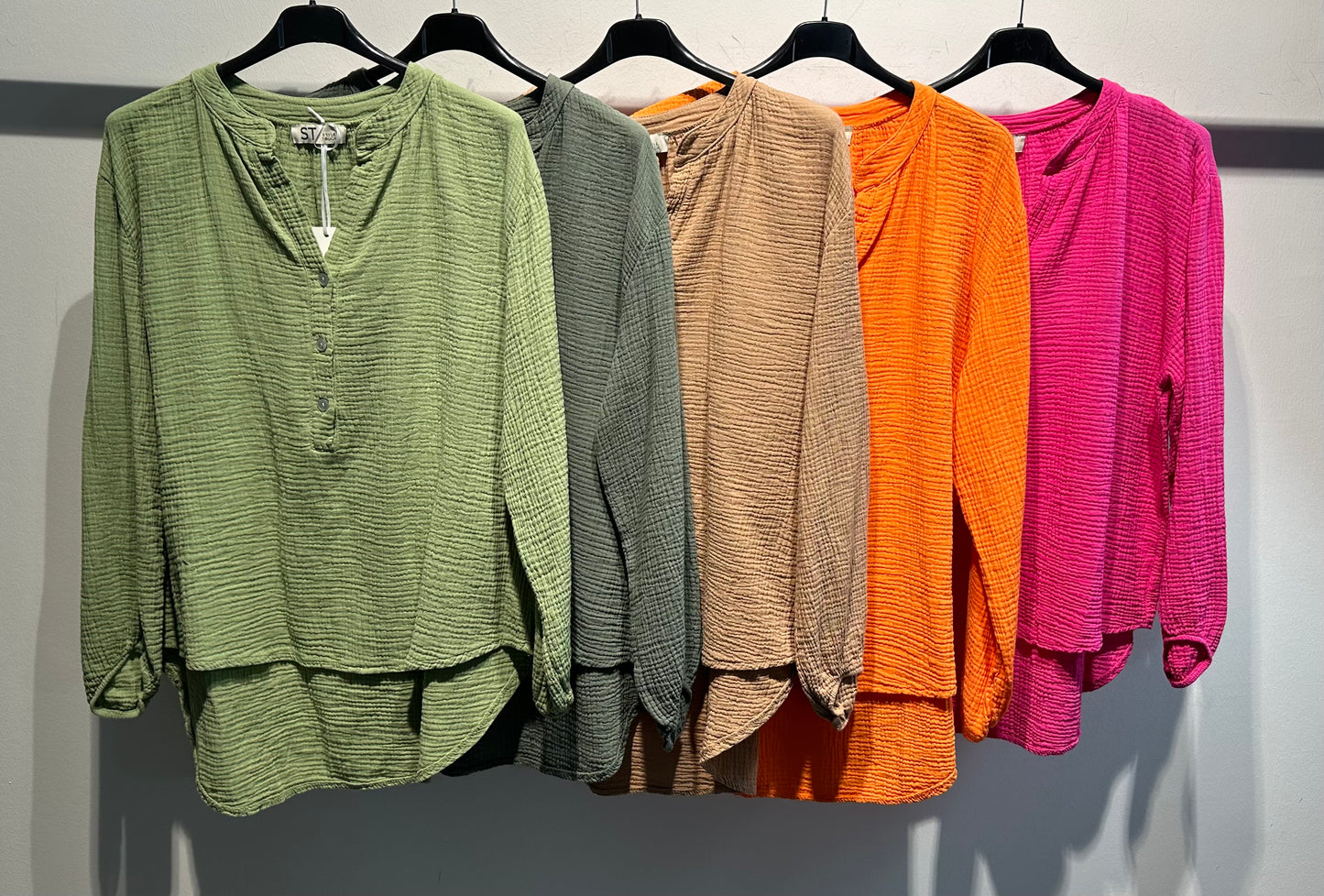 Musselinbluse mit V-Ausschnitt